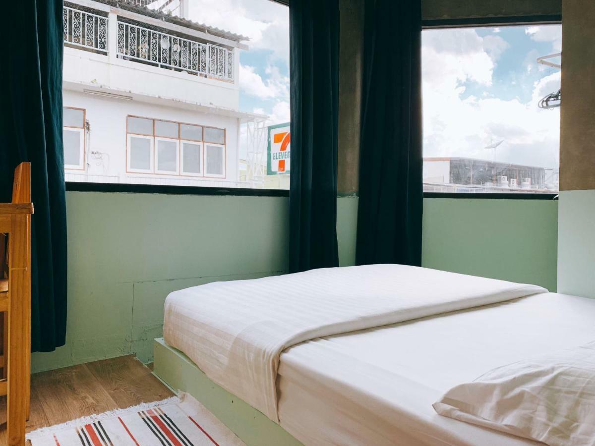 Hostel Oasis Cafe And Nap Bangkok Zewnętrze zdjęcie