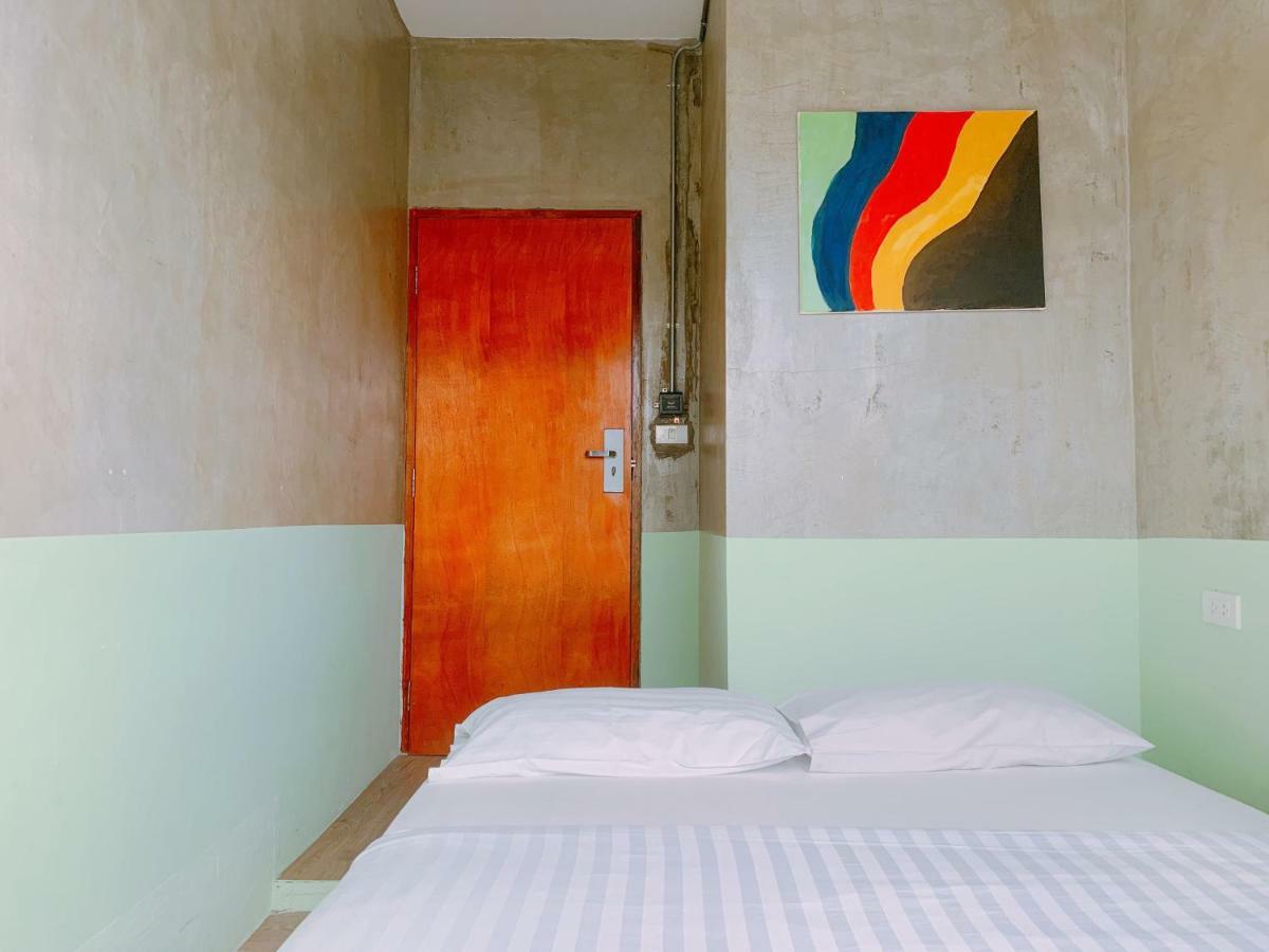 Hostel Oasis Cafe And Nap Bangkok Zewnętrze zdjęcie